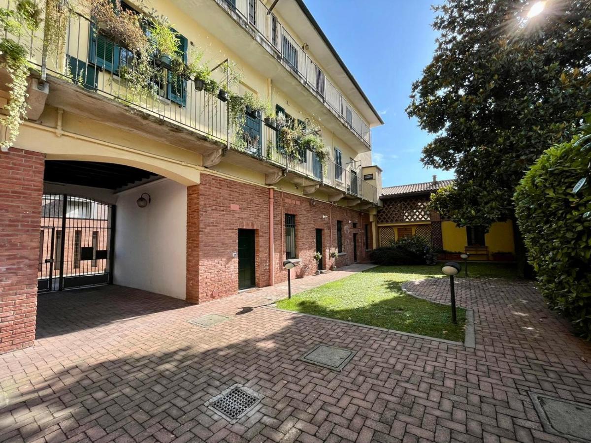 Guest House Sansiro Fiera Милан Экстерьер фото